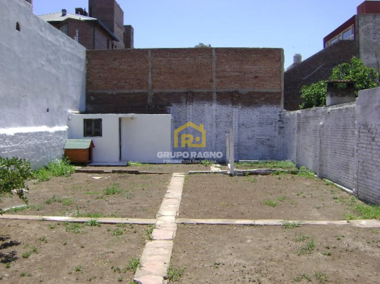 🏠 ¡Excelente Oportunidad en Barrio Jardin! Amplia Casa de 3 Dormitorios con Garaje y Gran Terreno