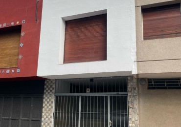 vendo triplex zona centro artigas y 27 de abril zona centro
