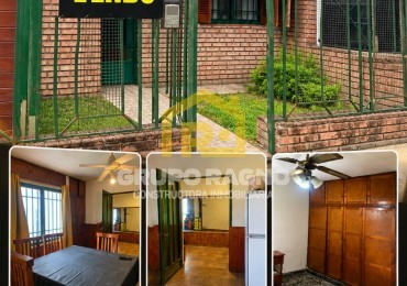 🔥 ¡Excelente Oportunidad en Barrio Matienzo! Casa de 2 Dormitorios con Gran Cochera para 4 Autos y Patio con Asador