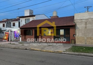Casa en Venta sobre Felix Paz 389! Con Cochera, Terraza con Quincho y Gran Ubicacion